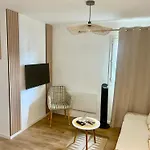 Apartment Cosy Easy Check-in 10 Min Parking Wifi Rapide